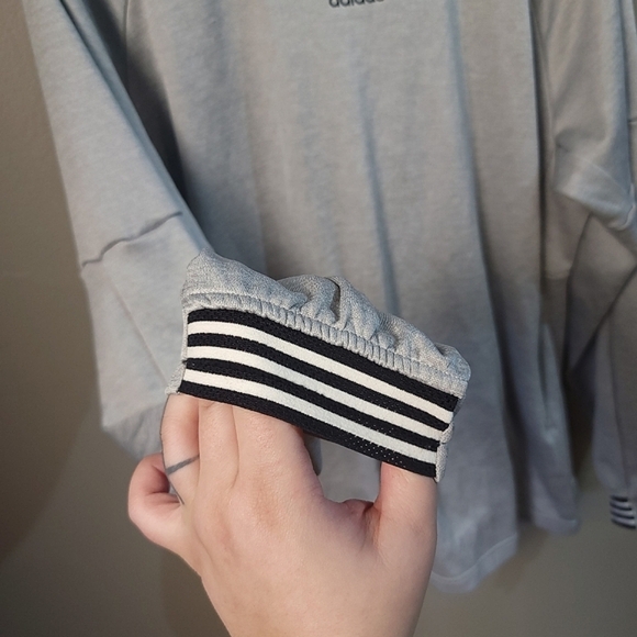 Adidas NWOT Gray Long Sleeve Hooded Pullover Sweatshirt with Zip Pockets - LARGE - Picture 2 of 9